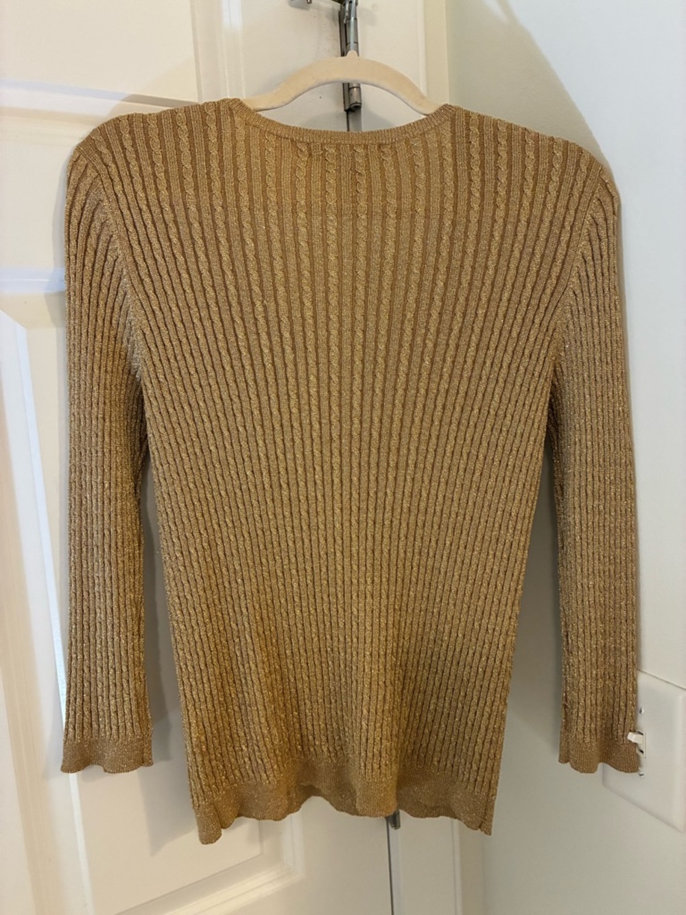 Lauren Ralph Lauren Women’s Gold Ribbed V-Neck Sweater M - Picture 3 of 3